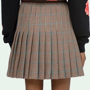 Checked Pleated Mini Skirt
Brown checked pleated mini skirt. High waist.
